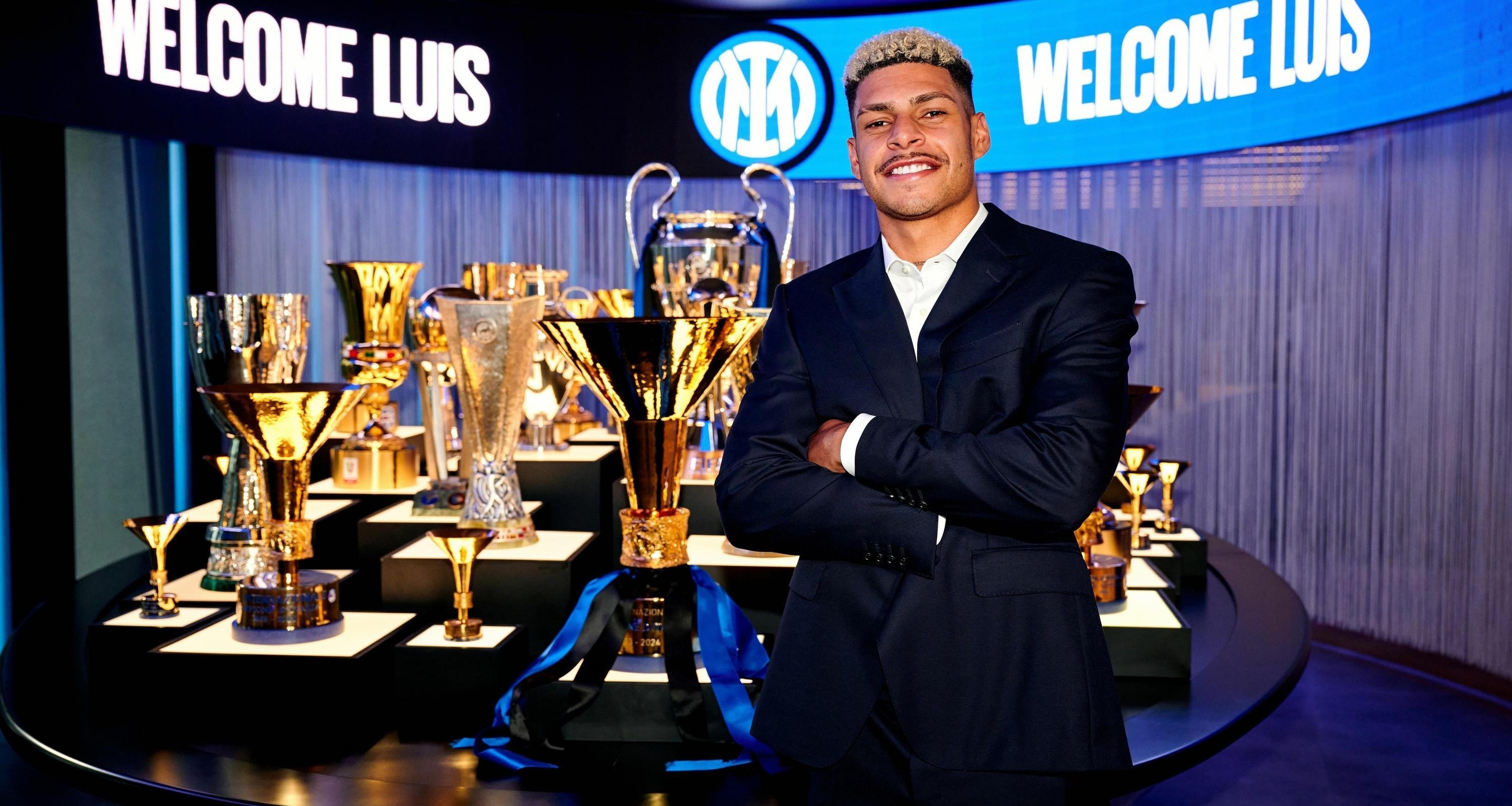 转会期瓦伦西亚备战意甲,内部沟通细节流出,质疑声四起,细节决定成败(瓦伦西亚转会曼联) 转会期瓦伦西亚备战意甲,内部沟通细节流出,质疑声四起,细节决定成败(瓦伦西亚转会曼联)