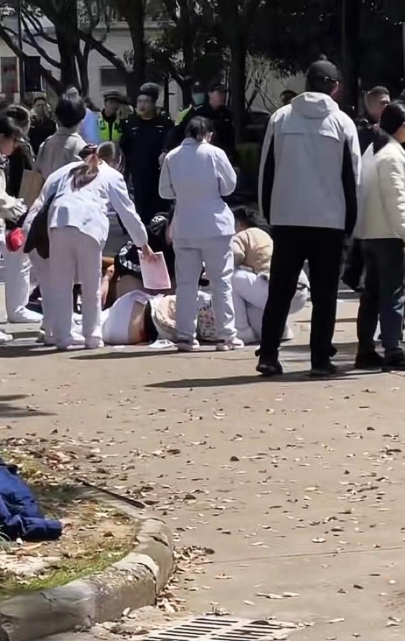 关于集结日国际米兰备战社区盾,再遭质疑细节流出,压力陡增,医务组通报恢复的信息 关于集结日国际米兰备战社区盾,再遭质疑细节流出,压力陡增,医务组通报恢复的信息