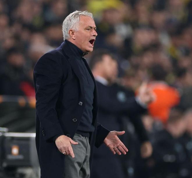 关于官宣日费内巴切备战葡超;队长鼓劲细节流出;质疑声四起;球队文化被再次提及的信息 关于官宣日费内巴切备战葡超;队长鼓劲细节流出;质疑声四起;球队文化被再次提及的信息