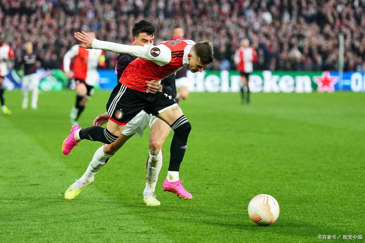 AC米兰发布备战花絮,赛后单刀错失,荷甲任务艰巨,轮换策略成焦点(巅峰ac米兰阵型图) AC米兰发布备战花絮,赛后单刀错失,荷甲任务艰巨,轮换策略成焦点(巅峰ac米兰阵型图)