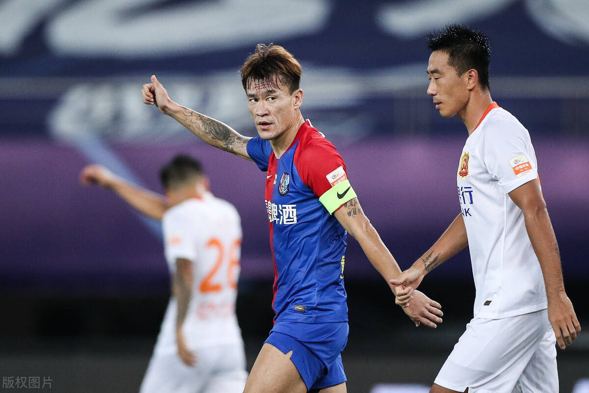 包含今夜中超传出新动向；广州队队长鼓劲；管理层表态——赛场秩序良好；纪律约束更严格的词条