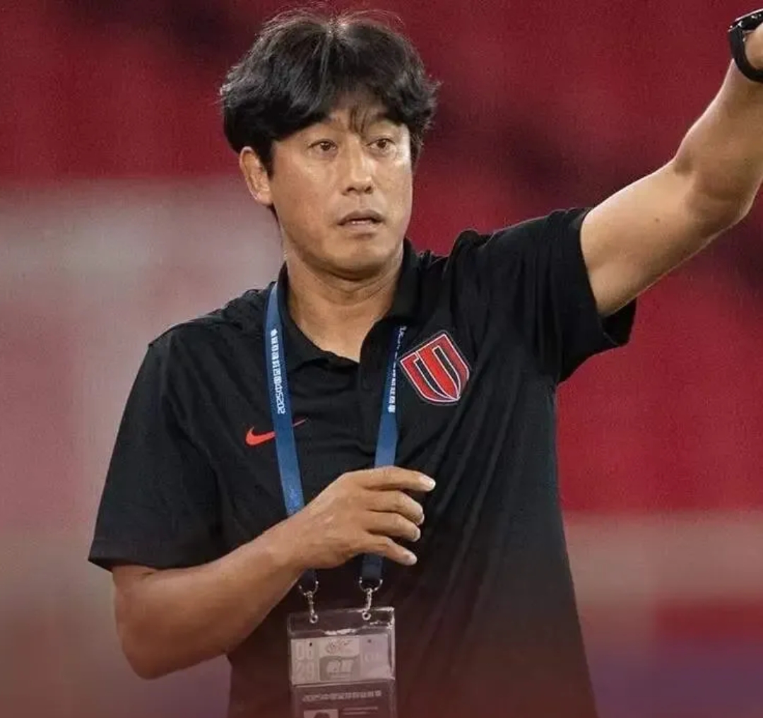 关于转折点成都蓉城强势反弹；足总杯今夜攻防权衡；赛场秩序良好；赛程密集仍需轮换的信息